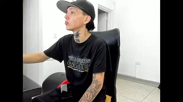 Snapshot of StraightBoy_Nick chatting on 05.01.26 StraightBoy Nick online show from 05.01.26