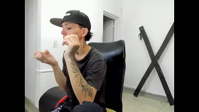 Snapshot of StraightBoy_Nick chatting on 05.07.26 StraightBoy Nick online show from 05.07.26