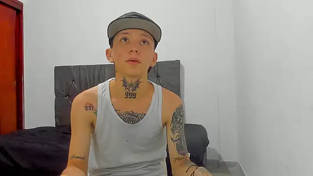 Snapshot of StraightBoy_Nick chatting on 05.11.26 StraightBoy Nick online show from 05.11.26