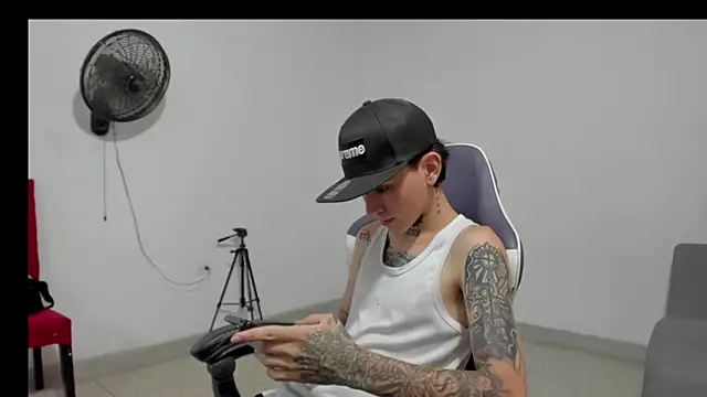 Snapshot of StraightBoy_Nick chatting on 05.16.26 StraightBoy Nick online show from 05.16.26