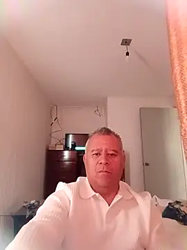 Snapshot of cuntico chatting on 11.28.25 cuntico online show from 11.28.25
