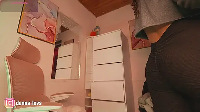 Dannaa Lovs online show from 10.10.25