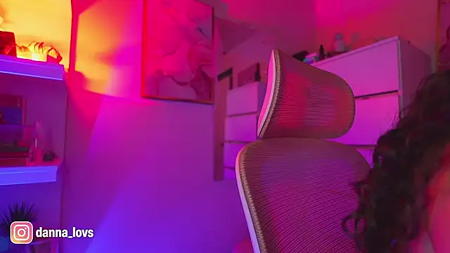 Dannaa Lovs online show from 11.07.25