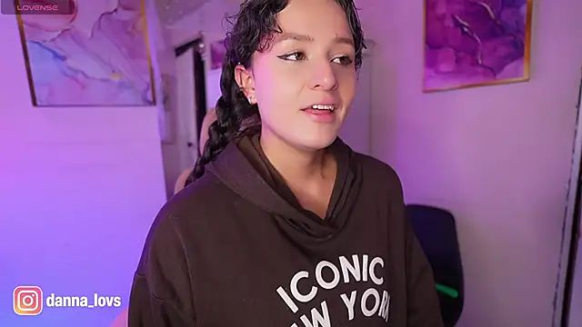 Dannaa Lovs online show from 04.08.26