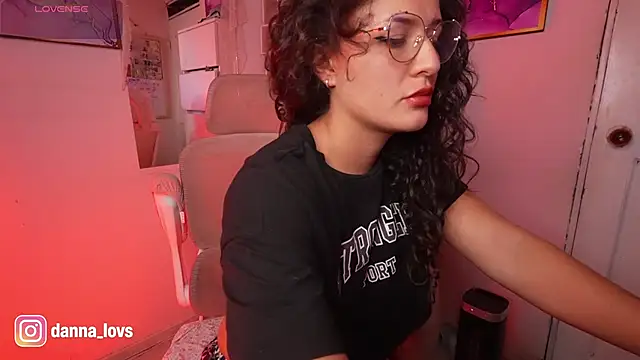 Dannaa Lovs online show from 05.17.26