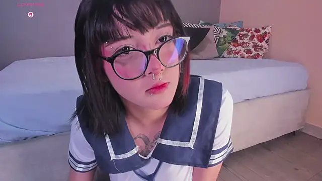 Snapshot of Blue_Sixx chatting on 04.11.26 Blue Sixx online show from 04.11.26