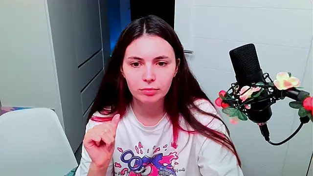 Snapshot of peachyness chatting on 02.04.26 peachyness online show from 02.04.26