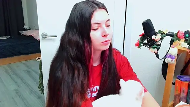 Snapshot of peachyness chatting on 02.18.26 peachyness online show from 02.18.26