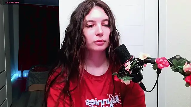 Snapshot of peachyness chatting on 06.02.26 peachyness online show from 06.02.26