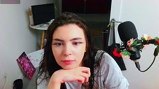 Snapshot of peachyness chatting on 06.30.26 peachyness online show from 06.30.26