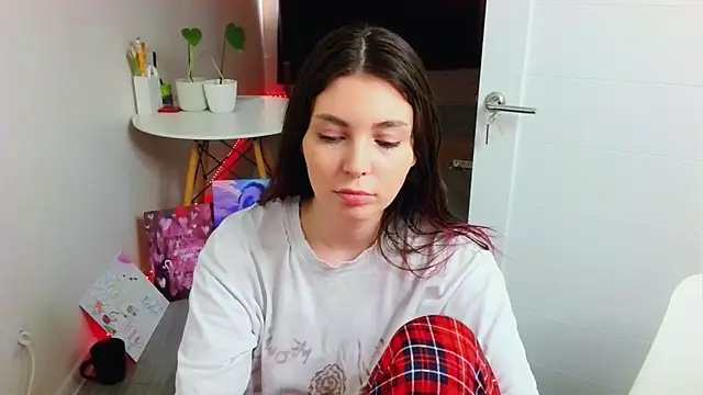 Snapshot of peachyness chatting on 07.16.26 peachyness online show from 07.16.26