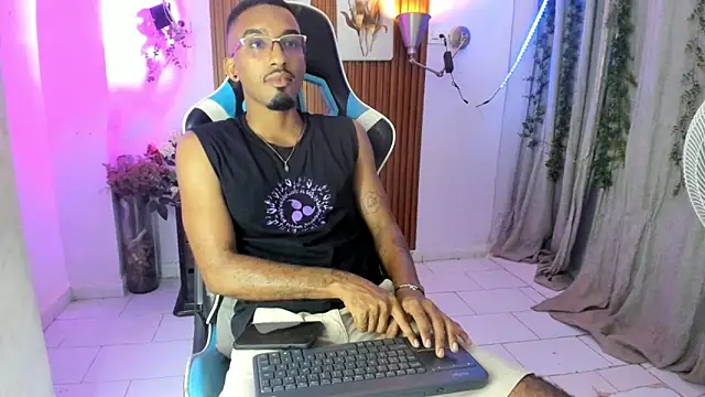 Darwin mayo online show from 12.17.25