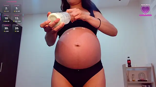 Snapshot of Roxxi_2110 chatting on 10.01.25 Roxxi 2110 online show from 10.01.25