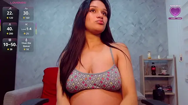 Snapshot of Roxxi_2110 chatting on 10.11.25 Roxxi 2110 online show from 10.11.25