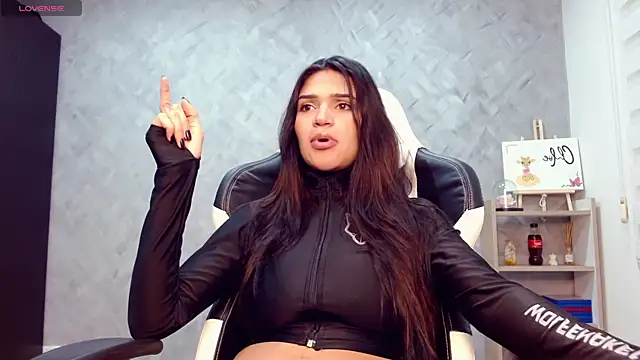 Snapshot of Roxxi_2110 chatting on 11.29.25 Roxxi 2110 online show from 11.29.25