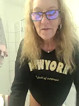 HotWifeLyn68 online show from 12.03.25