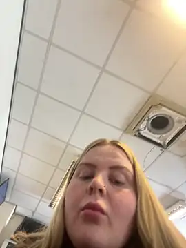 IslaMae online show from 03.25.26