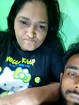 Snapshot of Hotty-couple063 chatting on 09.25.25 Hotty-couple063 online show from 09.25.25