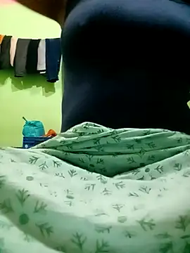 Snapshot of Hotty-couple063 chatting on 10.28.25 Hotty-couple063 online show from 10.28.25