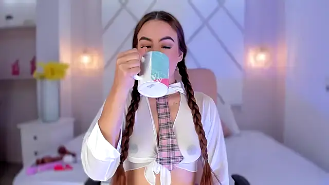 Snapshot of isabellashine chatting on 12.04.25 isabellashine online show from 12.04.25