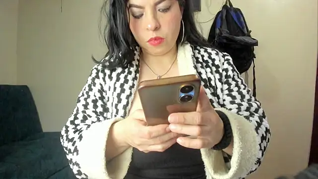 Snapshot of angela_suaza chatting on 10.12.25 angela suaza online show from 10.12.25