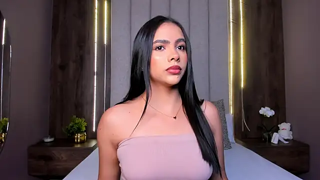 Snapshot of LucySalvatore_ chatting on 09.10.25 LucySalvatore online show from 09.10.25