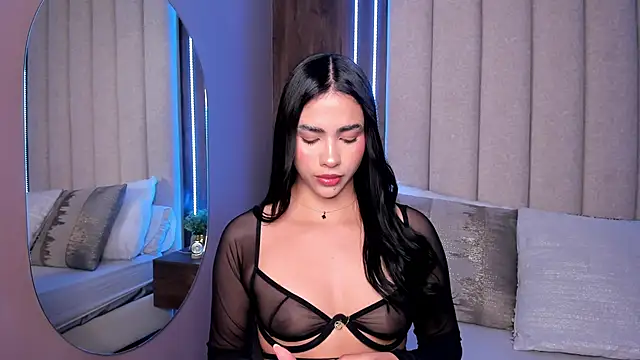 Snapshot of LucySalvatore_ chatting on 11.27.25 LucySalvatore online show from 11.27.25