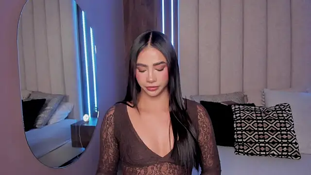 Snapshot of LucySalvatore_ chatting on 01.10.26 LucySalvatore online show from 01.10.26