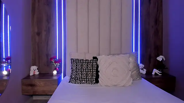 LucySalvatore  online show from 03.30.26