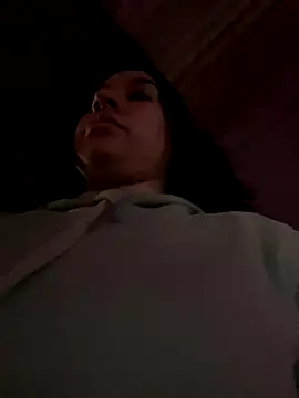 Snapshot of BELLAALEJA chatting on 12.21.25 BELLAALEJA online show from 12.21.25