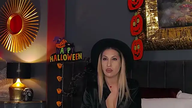 Snapshot of VickiSpice chatting on 10.31.25 VickiSpice online show from 10.31.25