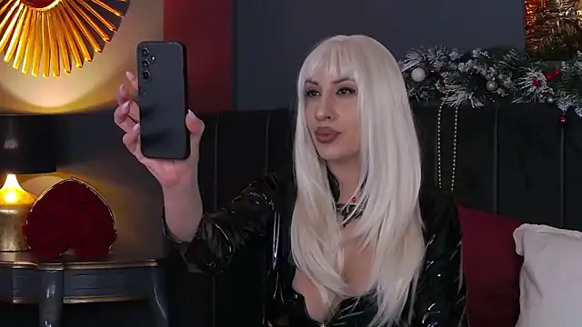 Snapshot of VickiSpice chatting on 12.18.25 VickiSpice online show from 12.18.25