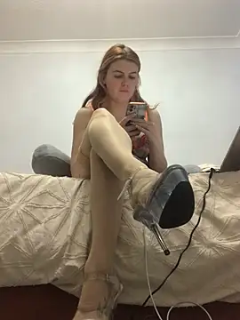 Snapshot of jasminebrooksx chatting on 06.15.26 jasminebrooksx online show from 06.15.26