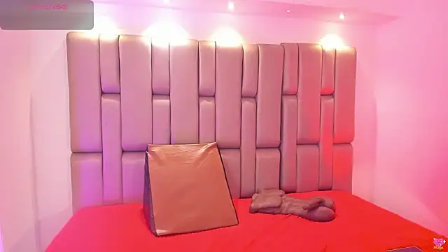 Snapshot of Sol_Vanegas chatting on 02.10.26 Sol Vanegas online show from 02.10.26