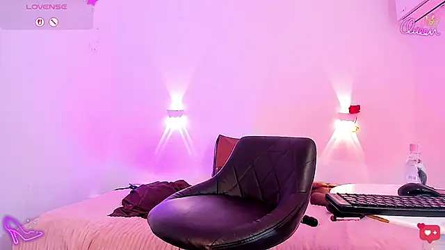 Snapshot of Sol_Vanegas chatting on 02.22.26 Sol Vanegas online show from 02.22.26