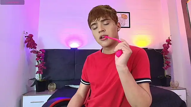 Snapshot of Lucass_love chatting on 05.29.26 Lucass love online show from 05.29.26