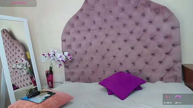 Snapshot of _Agata_ chatting on 03.14.25 Agata online show from 03.14.25