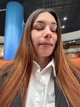 Snapshot of Amelie_Crosby chatting on 06.19.26 Amelie Crosby online show from 06.19.26