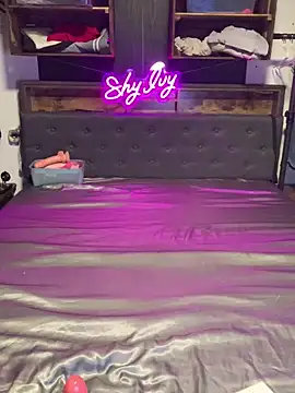 Shy Ivy online show from 09.17.25