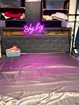 Shy Ivy online show from 09.18.25