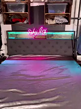 Shy Ivy online show from 10.12.25