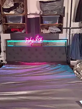 Shy Ivy online show from 10.13.25