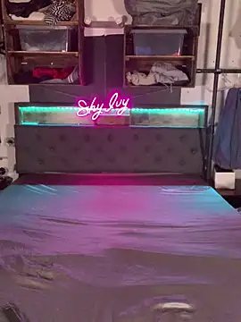 Shy Ivy online show from 10.15.25