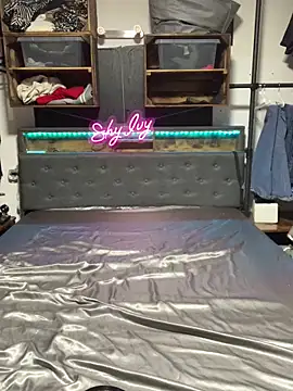 Shy Ivy online show from 10.17.25