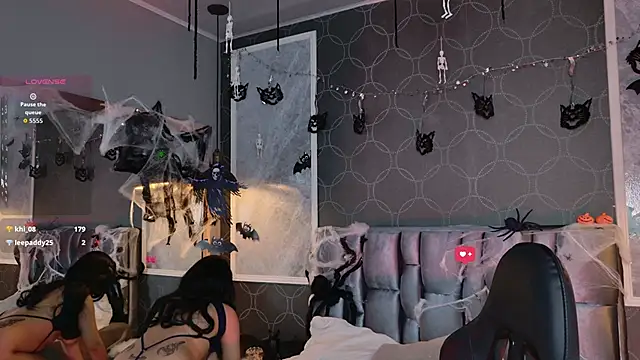 Snapshot of janetteJones_ chatting on 10.26.25 janetteJones  online show from 10.26.25