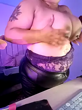 Snapshot of AndreaKinky chatting on 09.14.25 AndreaKinky online show from 09.14.25