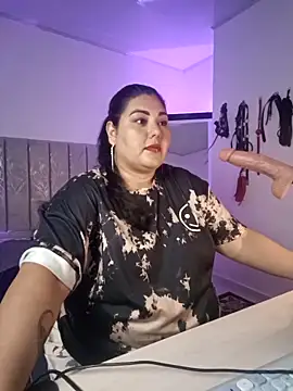 Snapshot of AndreaKinky chatting on 09.30.25 AndreaKinky online show from 09.30.25