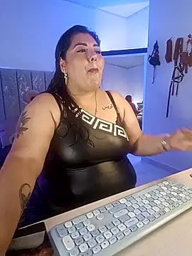 Snapshot of AndreaKinky chatting on 10.20.25 AndreaKinky online show from 10.20.25