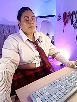 Snapshot of AndreaKinky chatting on 10.29.25 AndreaKinky online show from 10.29.25