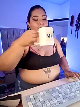 Snapshot of AndreaKinky chatting on 11.04.25 AndreaKinky online show from 11.04.25